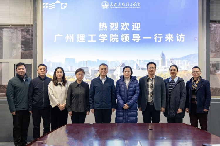  Guangzhou Institute of Science and Technology Leadership Visits DNUI for Exchange