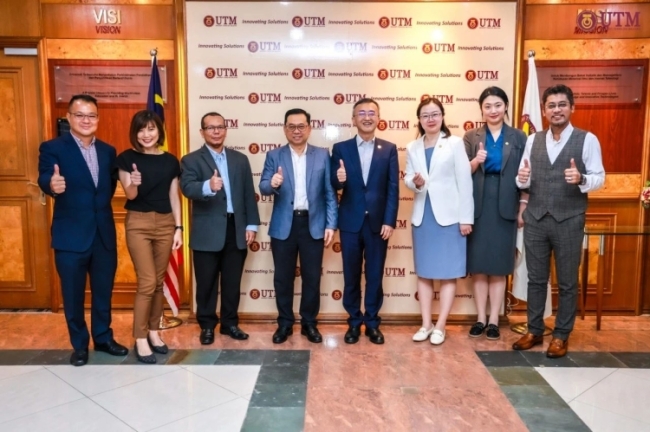 Joining hands with UTM, focusing on cutting-edge fields!