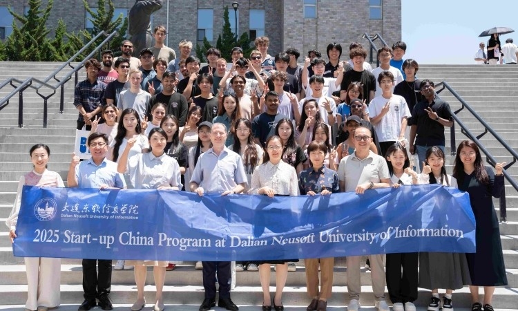 Chinese and Australian students gather at Dalian Neusoft University of Information for the launch of the 2025 Start-up China program!